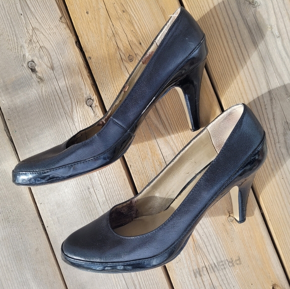 Liz Claiborne size 9 black heels - Picture 3 of 8